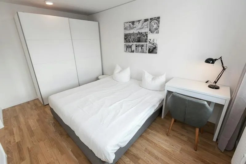 Urbanes Leben in Mitte: 2-Zimmer-Wohnung mit Balkon — photo 1